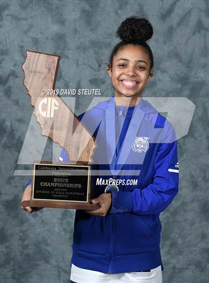 Thumbnail 1 in Oakland (CIF State D3 Award Photos) photogallery.
