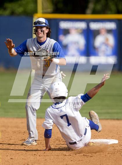 Thumbnail 1 in Newport Central Catholic vs Highlands photogallery.