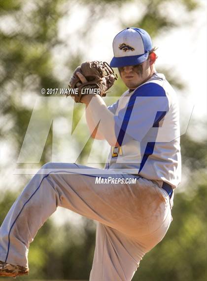 Thumbnail 1 in Newport Central Catholic vs Highlands photogallery.