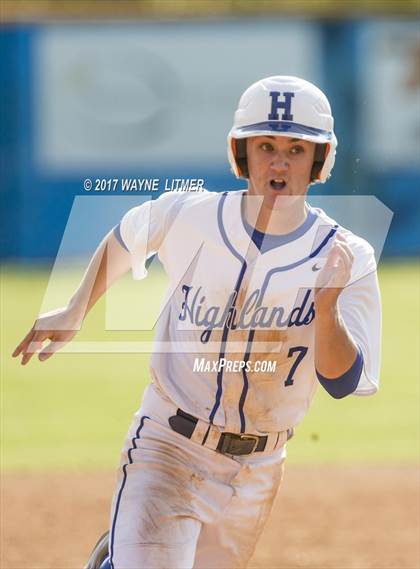 Thumbnail 3 in Newport Central Catholic vs Highlands photogallery.