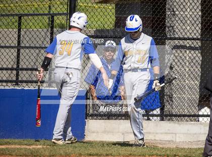 Thumbnail 3 in Newport Central Catholic vs Highlands photogallery.