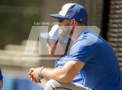 Thumbnail 3 in Newport Central Catholic vs Highlands photogallery.