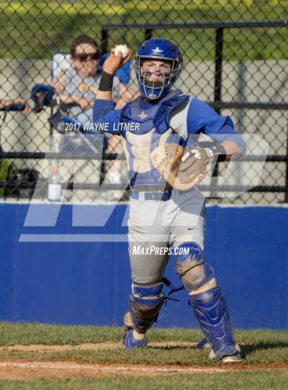 Thumbnail 2 in Newport Central Catholic vs Highlands photogallery.