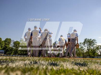 Thumbnail 2 in Newport Central Catholic vs Highlands photogallery.