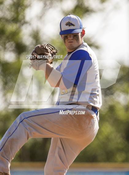Thumbnail 2 in Newport Central Catholic vs Highlands photogallery.