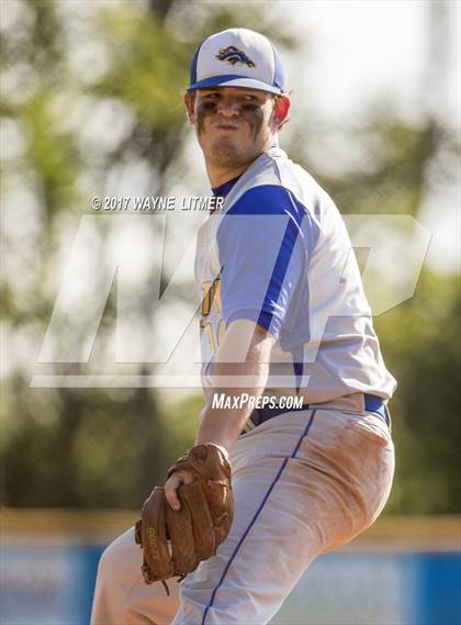 Thumbnail 3 in Newport Central Catholic vs Highlands photogallery.