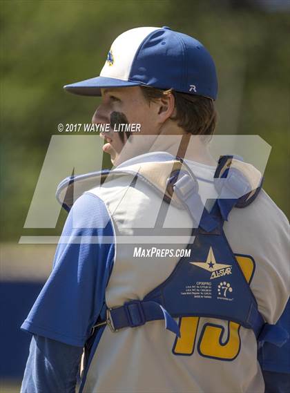 Thumbnail 1 in Newport Central Catholic vs Highlands photogallery.
