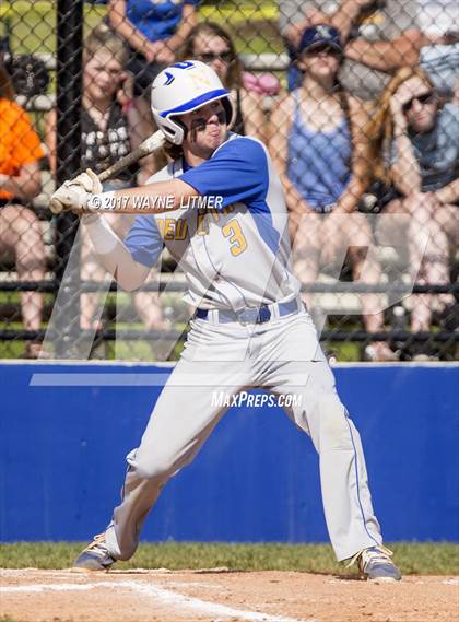 Thumbnail 2 in Newport Central Catholic vs Highlands photogallery.