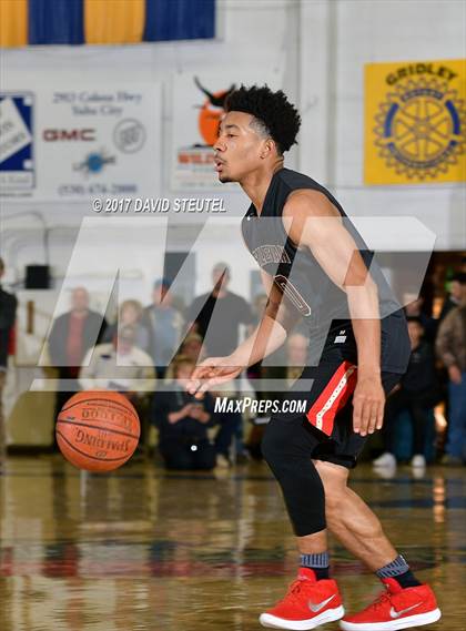 Thumbnail 2 in Salesian College Preparatory vs. Gridley (Gridley Invitational) photogallery.
