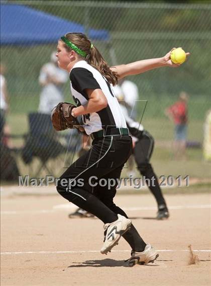 Thumbnail 3 in Swansboro vs. Eastern Randolph (NCHSAA 2A Semifinal) photogallery.