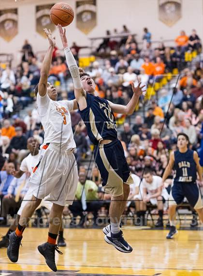 Thumbnail 2 in Beaver Falls vs. Bald Eagle Area (PIAA Class AA Playoff - Round 1) photogallery.