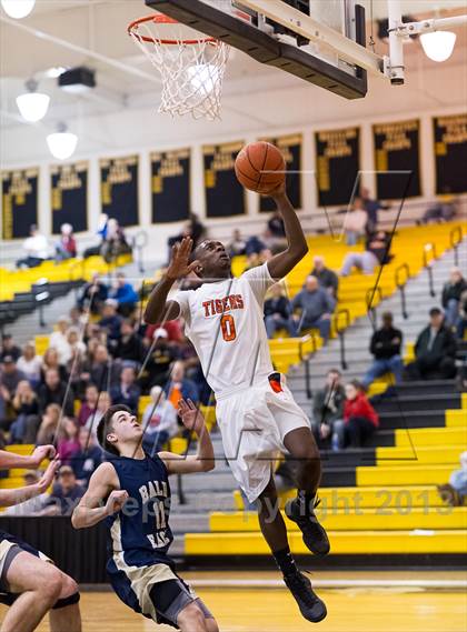 Thumbnail 1 in Beaver Falls vs. Bald Eagle Area (PIAA Class AA Playoff - Round 1) photogallery.