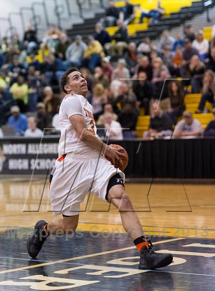 Thumbnail 2 in Beaver Falls vs. Bald Eagle Area (PIAA Class AA Playoff - Round 1) photogallery.