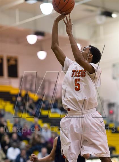 Thumbnail 3 in Beaver Falls vs. Bald Eagle Area (PIAA Class AA Playoff - Round 1) photogallery.