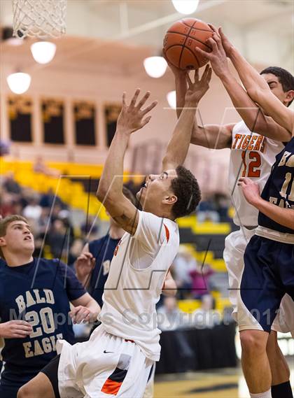 Thumbnail 3 in Beaver Falls vs. Bald Eagle Area (PIAA Class AA Playoff - Round 1) photogallery.