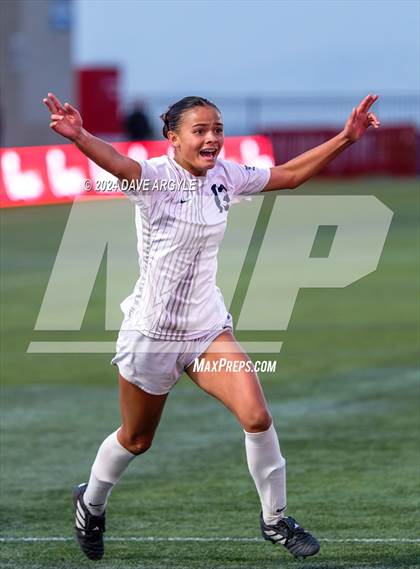 Thumbnail 3 in Mountain Crest vs. Timpanogos (UHSAA 4A Final) photogallery.