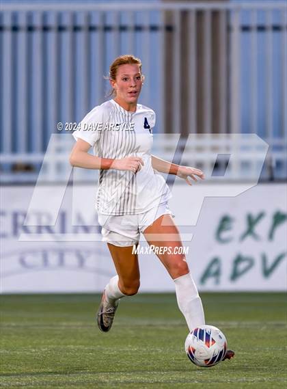 Thumbnail 3 in Mountain Crest vs. Timpanogos (UHSAA 4A Final) photogallery.