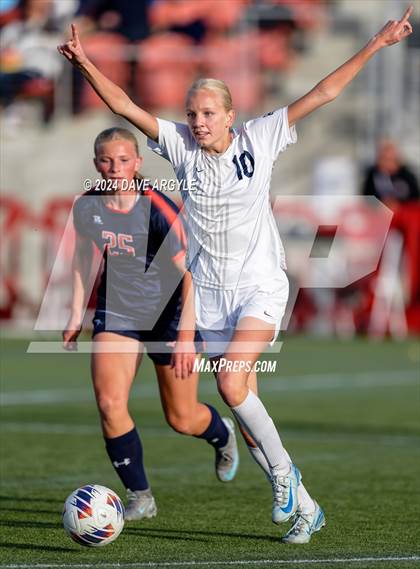 Thumbnail 1 in Mountain Crest vs. Timpanogos (UHSAA 4A Final) photogallery.