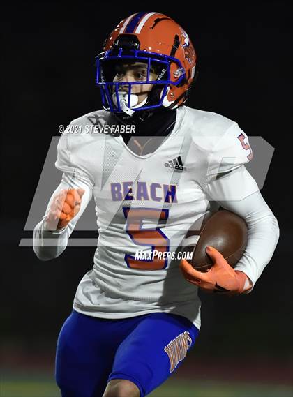 Thumbnail 1 in Rainier Beach @ Bellevue (WIAA 3A Quarterfinal Playoff) photogallery.