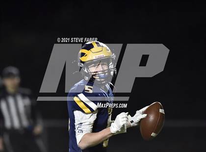 Thumbnail 2 in Rainier Beach @ Bellevue (WIAA 3A Quarterfinal Playoff) photogallery.