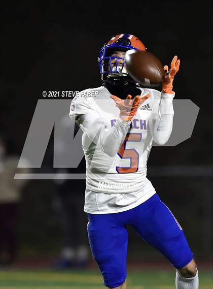 Thumbnail 2 in Rainier Beach @ Bellevue (WIAA 3A Quarterfinal Playoff) photogallery.