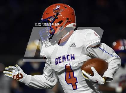 Thumbnail 1 in Rainier Beach @ Bellevue (WIAA 3A Quarterfinal Playoff) photogallery.