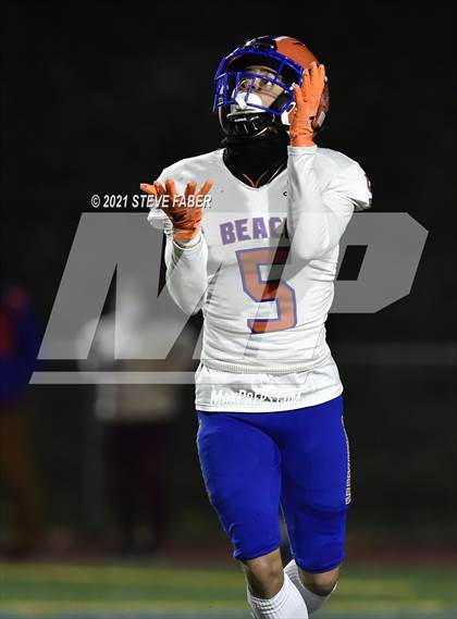 Thumbnail 1 in Rainier Beach @ Bellevue (WIAA 3A Quarterfinal Playoff) photogallery.