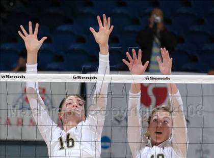 Thumbnail 3 in Archbishop Mitty vs. Redlands East Valley (CIF State D2 Final) photogallery.