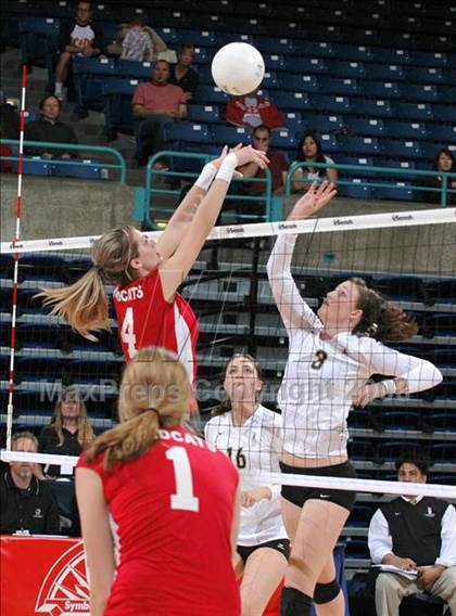 Thumbnail 3 in Archbishop Mitty vs. Redlands East Valley (CIF State D2 Final) photogallery.