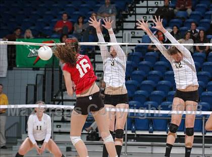 Thumbnail 3 in Archbishop Mitty vs. Redlands East Valley (CIF State D2 Final) photogallery.