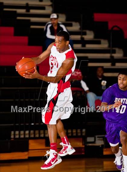 Thumbnail 3 in Horn [Dr. John] vs Denton (CFB Invitational) photogallery.