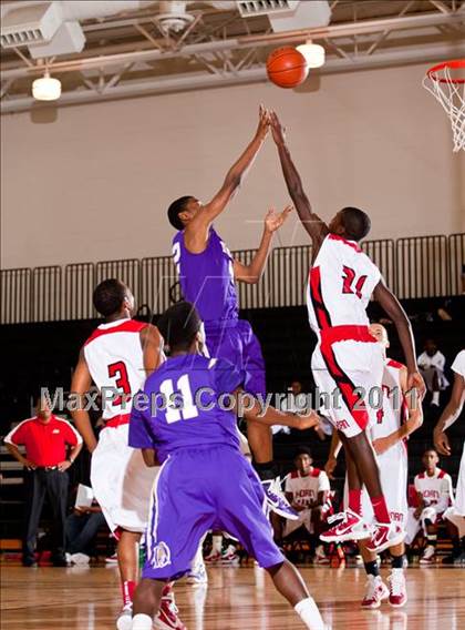 Thumbnail 2 in Horn [Dr. John] vs Denton (CFB Invitational) photogallery.