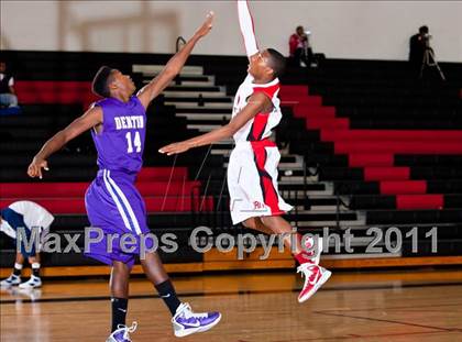 Thumbnail 2 in Horn [Dr. John] vs Denton (CFB Invitational) photogallery.