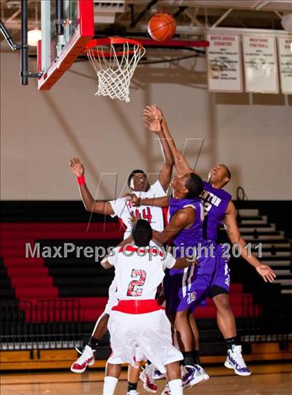 Thumbnail 3 in Horn [Dr. John] vs Denton (CFB Invitational) photogallery.