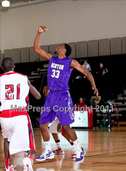 Thumbnail 2 in Horn [Dr. John] vs Denton (CFB Invitational) photogallery.
