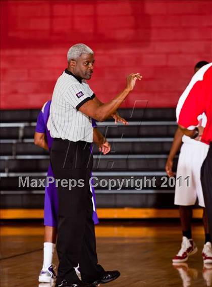 Thumbnail 2 in Horn [Dr. John] vs Denton (CFB Invitational) photogallery.