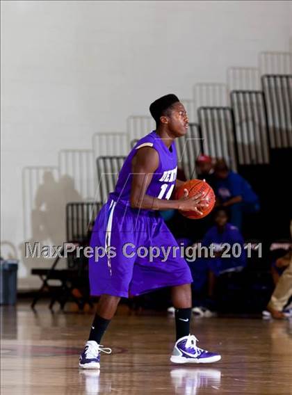 Thumbnail 3 in Horn [Dr. John] vs Denton (CFB Invitational) photogallery.