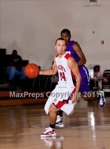 Thumbnail 2 in Horn [Dr. John] vs Denton (CFB Invitational) photogallery.