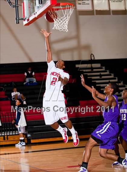 Thumbnail 2 in Horn [Dr. John] vs Denton (CFB Invitational) photogallery.