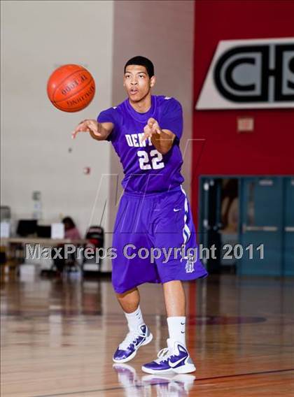 Thumbnail 2 in Horn [Dr. John] vs Denton (CFB Invitational) photogallery.