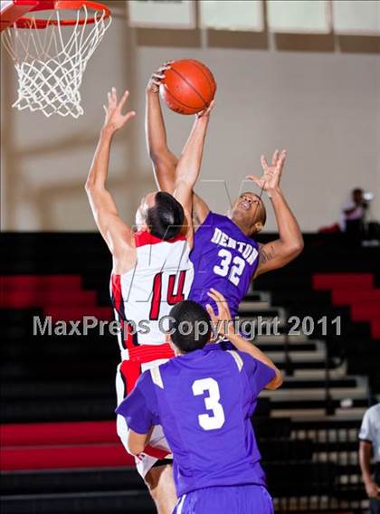 Thumbnail 3 in Horn [Dr. John] vs Denton (CFB Invitational) photogallery.