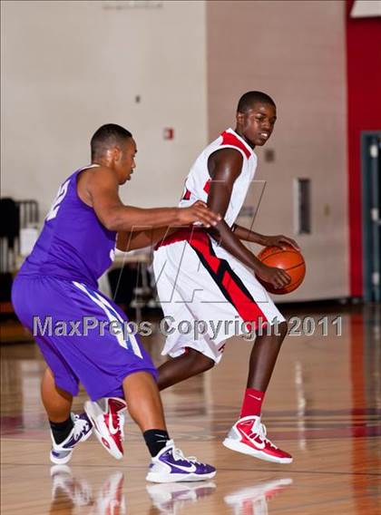 Thumbnail 3 in Horn [Dr. John] vs Denton (CFB Invitational) photogallery.