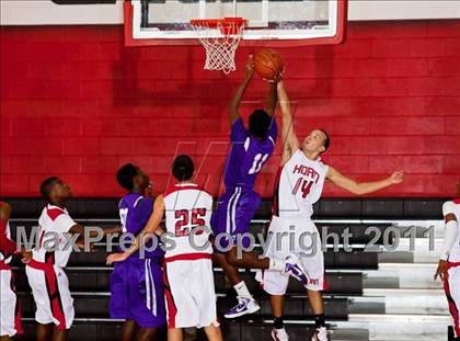 Thumbnail 3 in Horn [Dr. John] vs Denton (CFB Invitational) photogallery.