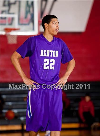 Thumbnail 2 in Horn [Dr. John] vs Denton (CFB Invitational) photogallery.