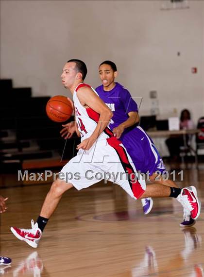Thumbnail 3 in Horn [Dr. John] vs Denton (CFB Invitational) photogallery.