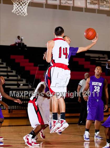Thumbnail 2 in Horn [Dr. John] vs Denton (CFB Invitational) photogallery.