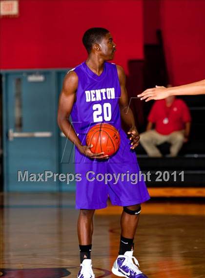 Thumbnail 2 in Horn [Dr. John] vs Denton (CFB Invitational) photogallery.