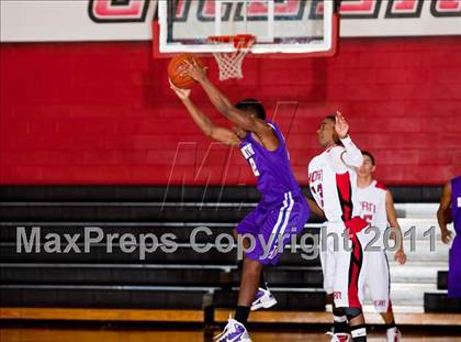 Thumbnail 3 in Horn [Dr. John] vs Denton (CFB Invitational) photogallery.