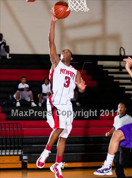 Thumbnail 3 in Horn [Dr. John] vs Denton (CFB Invitational) photogallery.