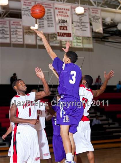 Thumbnail 2 in Horn [Dr. John] vs Denton (CFB Invitational) photogallery.